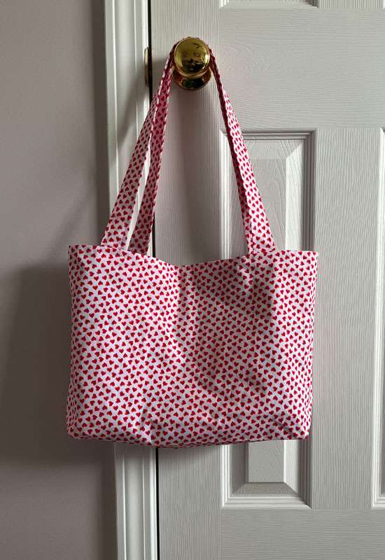 Strawberry Picnic Patchwork Tote (dark red)