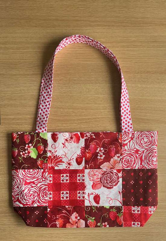 Strawberry Picnic Patchwork Tote (dark red)