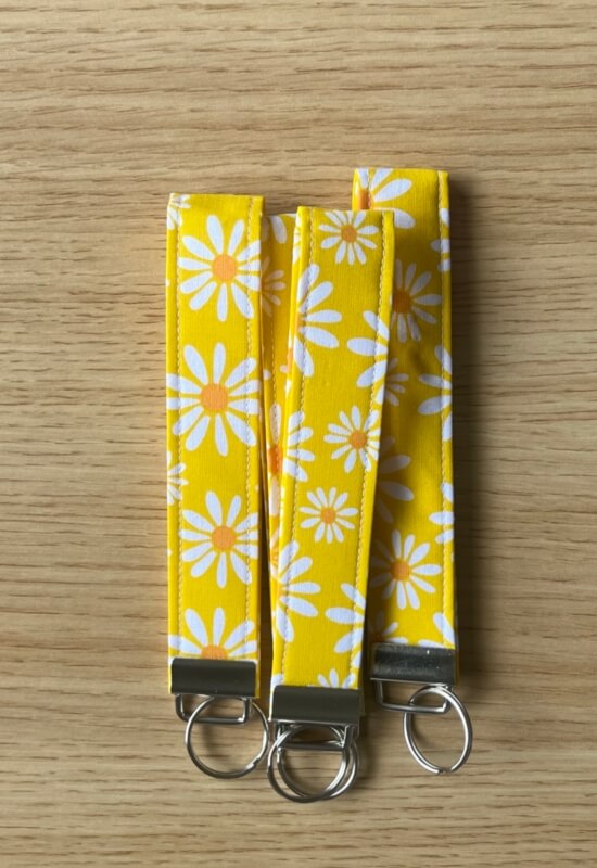 Sunshine & Daisies wristlet keychain
